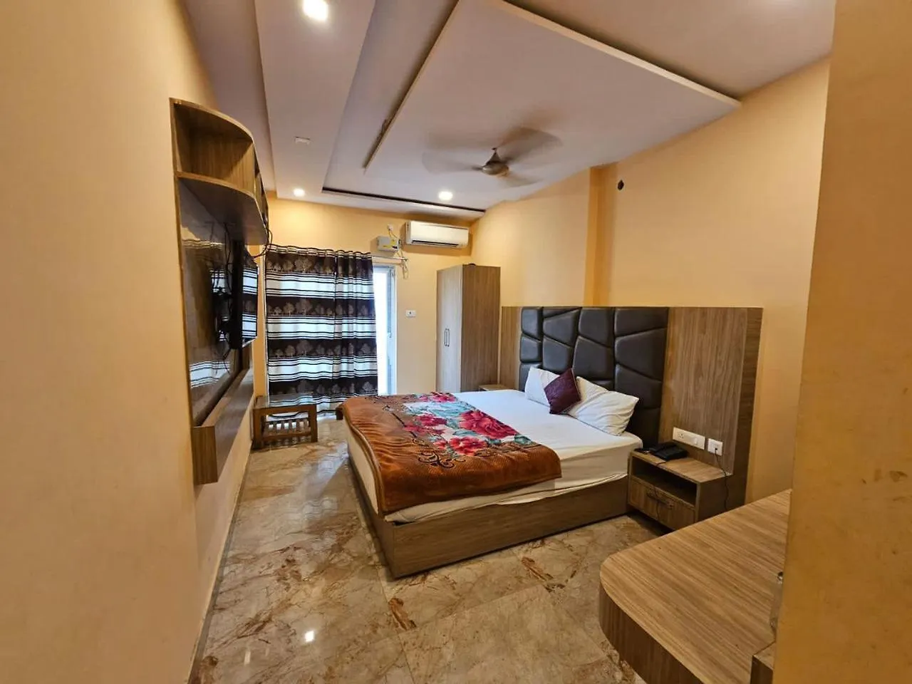 Hotel Aditya Inn Varanasi