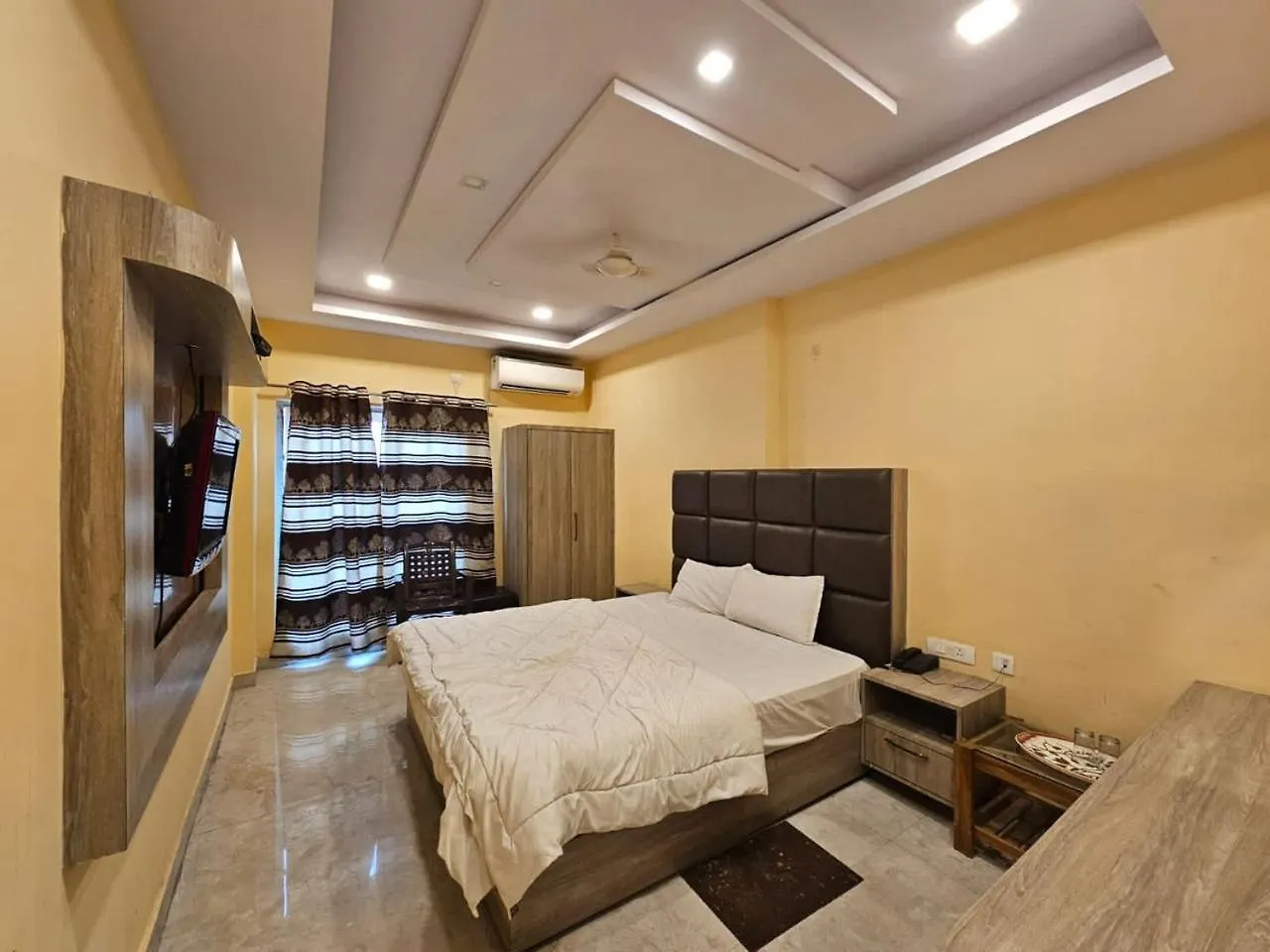 Hotel Aditya Inn Varanasi