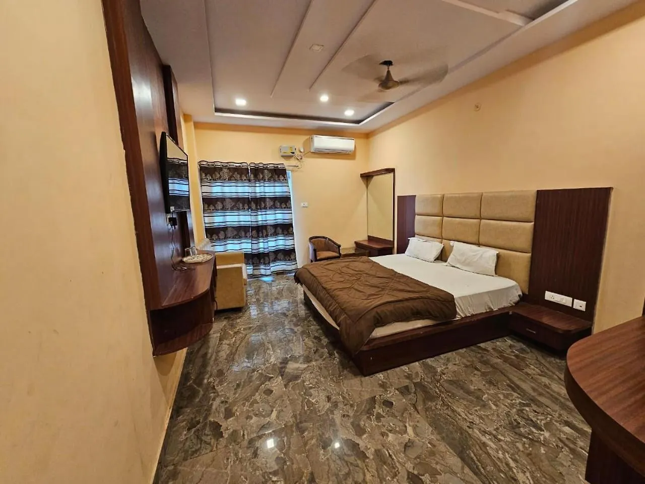 Hotel Aditya Inn Varanasi