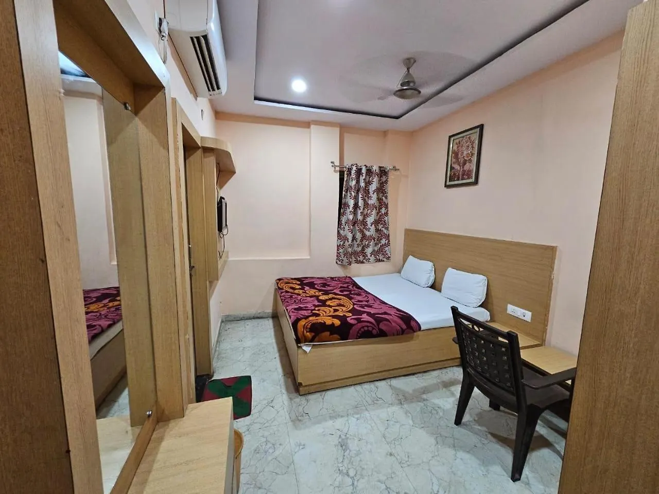 Hotel Aditya Inn Varanasi